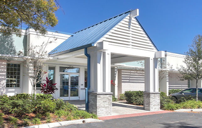 Exterior building of Evolve in Orlando with veterans drug rehab program 